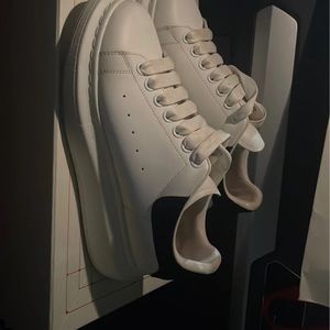 Alexander McQueens in White and black